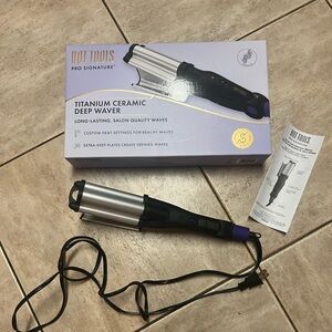 Like New Hot Tools Pro Signature Titanium Ceramic Deep Waver